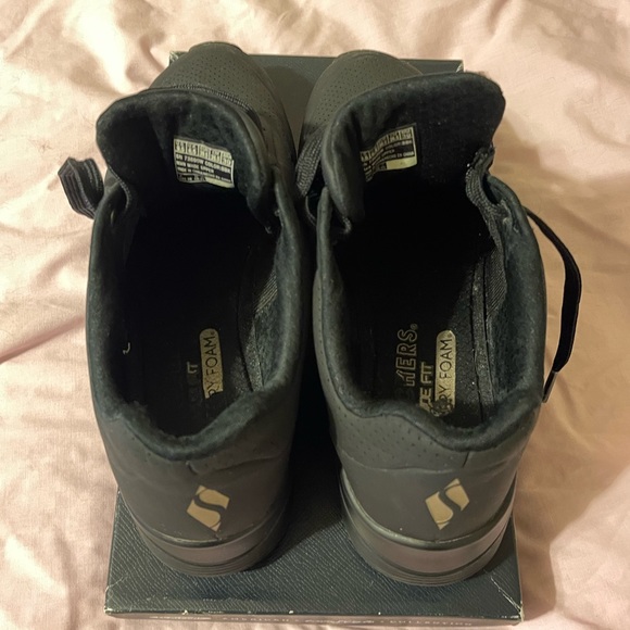 Black 9.5 Skechers Street Shoes with Air Cooled Memory Foam - Picture 7 of 7